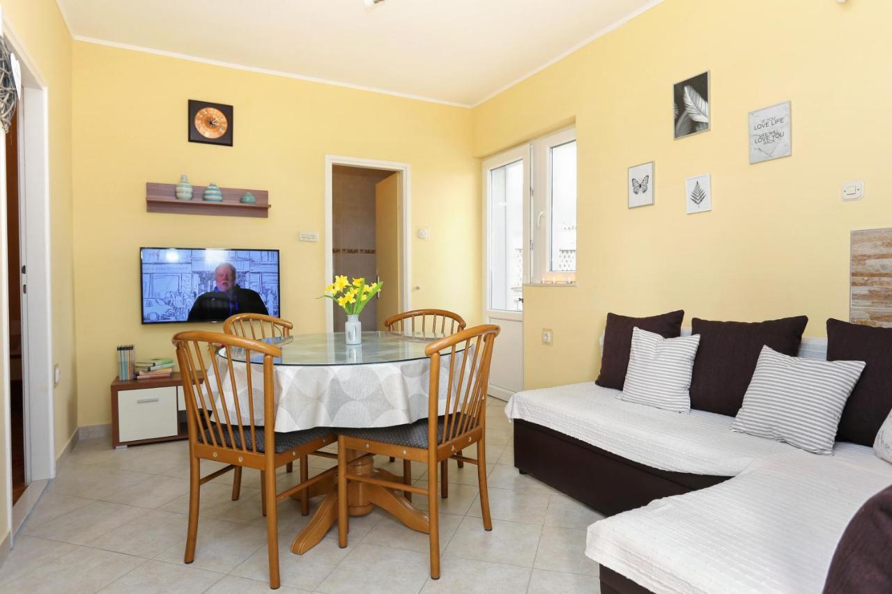Apartments By The Sea Kastel Kambelovac, Kastela - 8679 Zewnętrze zdjęcie
