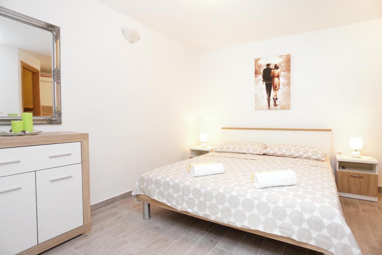Apartments By The Sea Kastel Kambelovac, Kastela - 8679 Zewnętrze zdjęcie