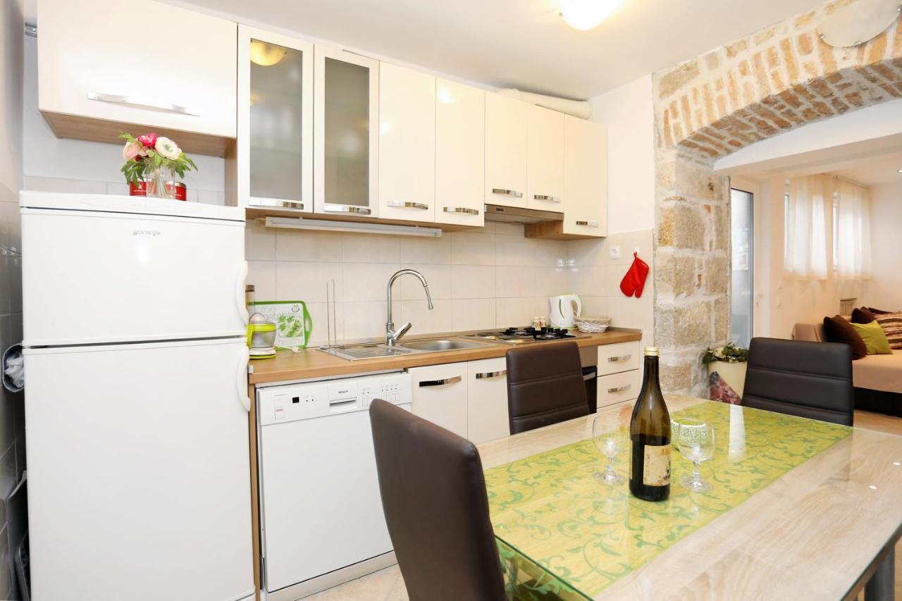 Apartments By The Sea Kastel Kambelovac, Kastela - 8679 Zewnętrze zdjęcie