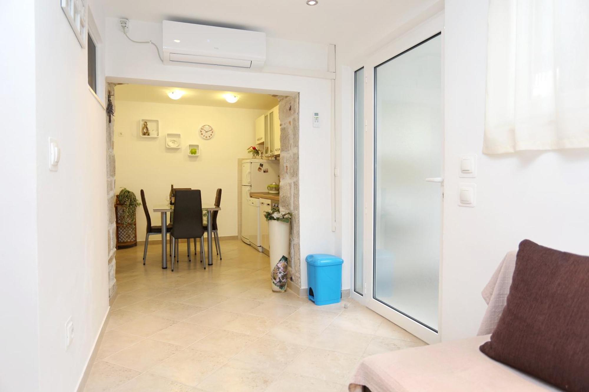 Apartments By The Sea Kastel Kambelovac, Kastela - 8679 Zewnętrze zdjęcie